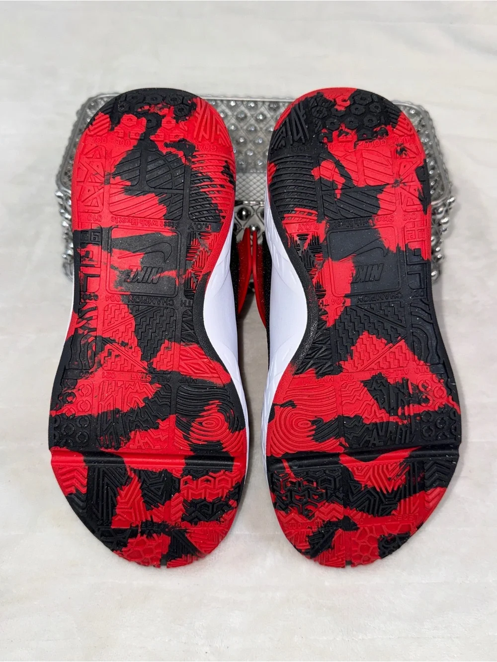 Nike Team Hustle D 12 Black University Red Sz 3.5Y/Wmns 5 HF6279-001 🏀❤️